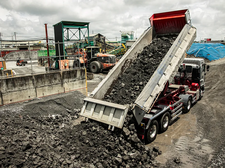 立体構造の工場設備のイラスト