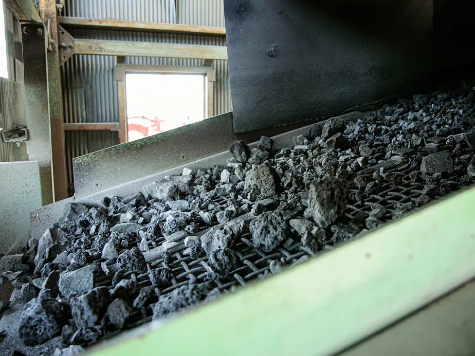 立体構造の工場設備のイラスト