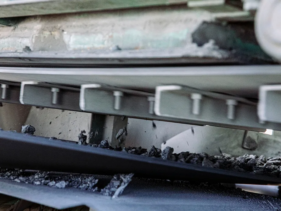 立体構造の工場設備のイラスト