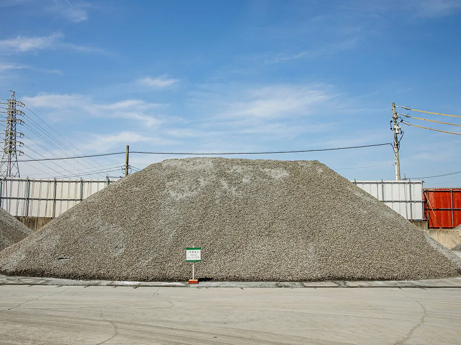 立体構造の工場設備のイラスト